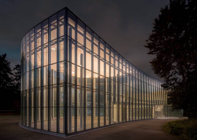 « Architectures d’exception : la lumière comme matériau dans les constructions en verre »