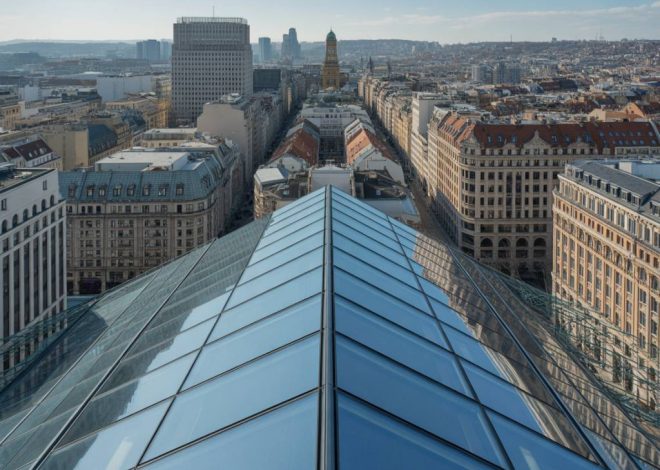 Le rôle du verre dans les constructions en milieu urbain dense : lumière naturelle et intimité architecturale